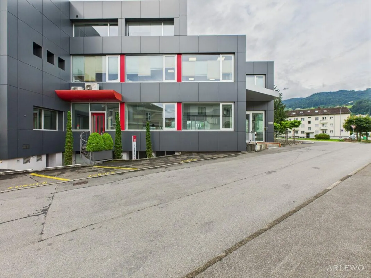 Spazio commerciale con valore aggiunto su due livelli - Foto 15 di 18