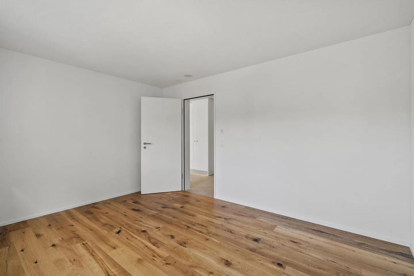 Modern 2.5-room apartment in ownership standard seeks new tenants - Photo 2 of 14