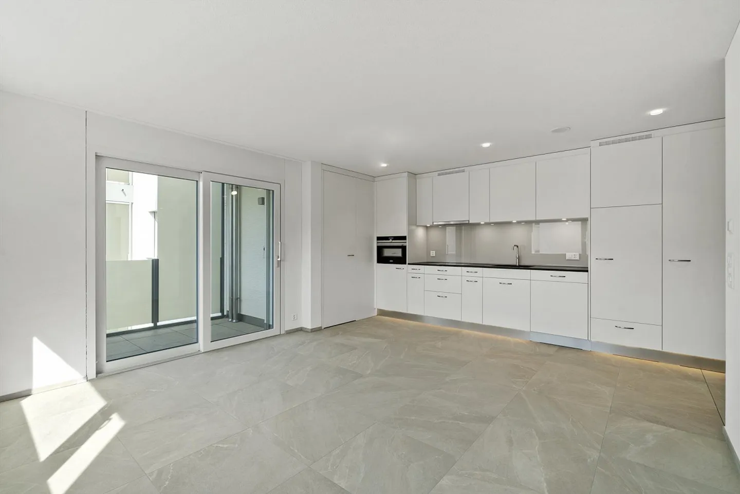 Modern 2.5-room apartment in ownership standard seeks new tenants - Photo 6 of 14