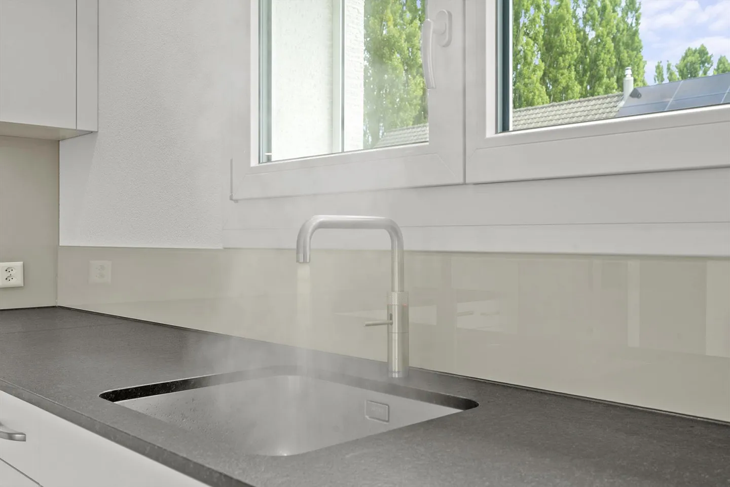 Modern 2.5-room apartment in ownership standard seeks new tenants - Photo 8 of 14
