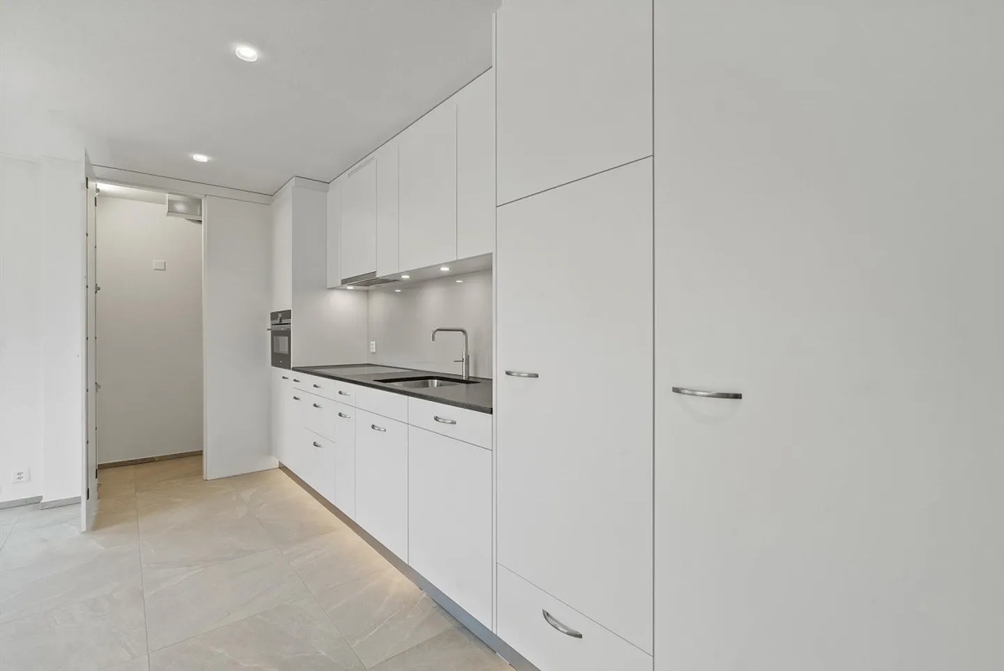 Modern 2.5-room apartment in ownership standard seeks new tenants - Photo 10 of 14