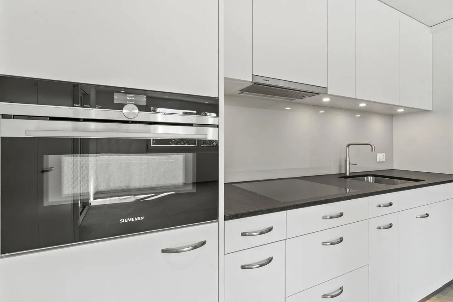 Modern 2.5-room apartment in ownership standard seeks new tenants - Photo 11 of 14