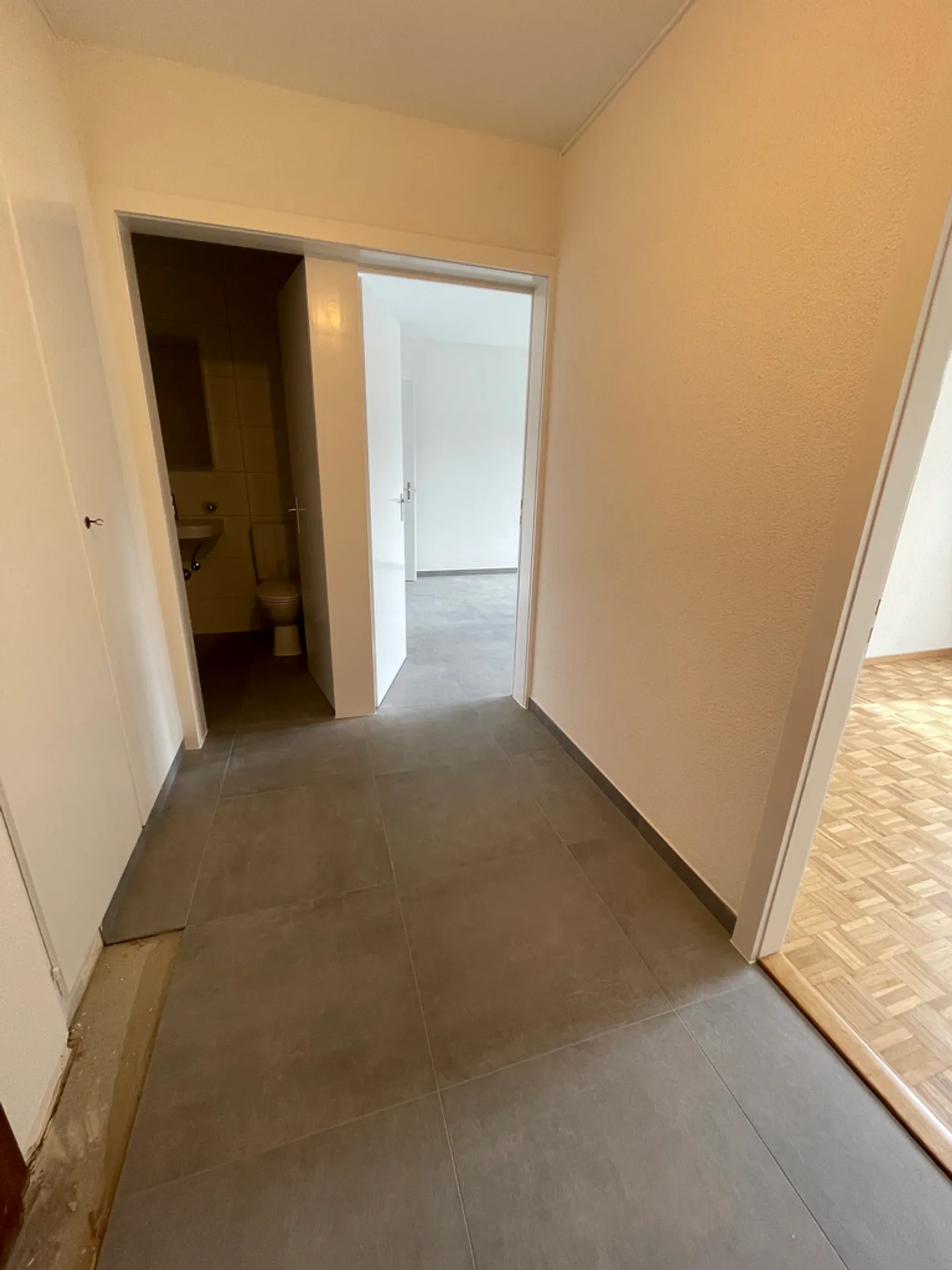 Charming Ground-Floor Apartment - Photo 3 of 7