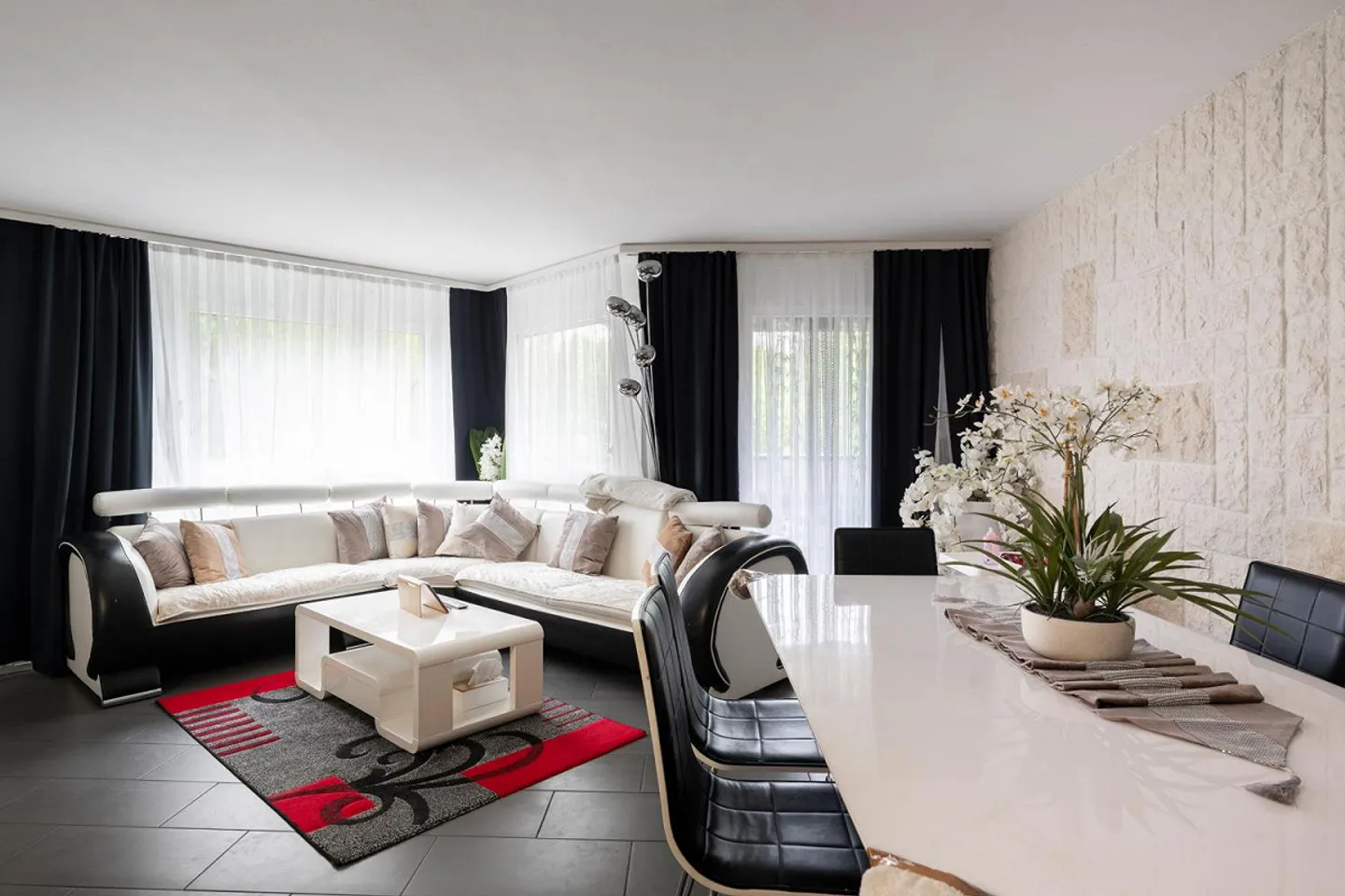 Wohnen und Arbeiten vereint – 6.5 Zimmer Duplex mit Büro - Foto 3 von 11