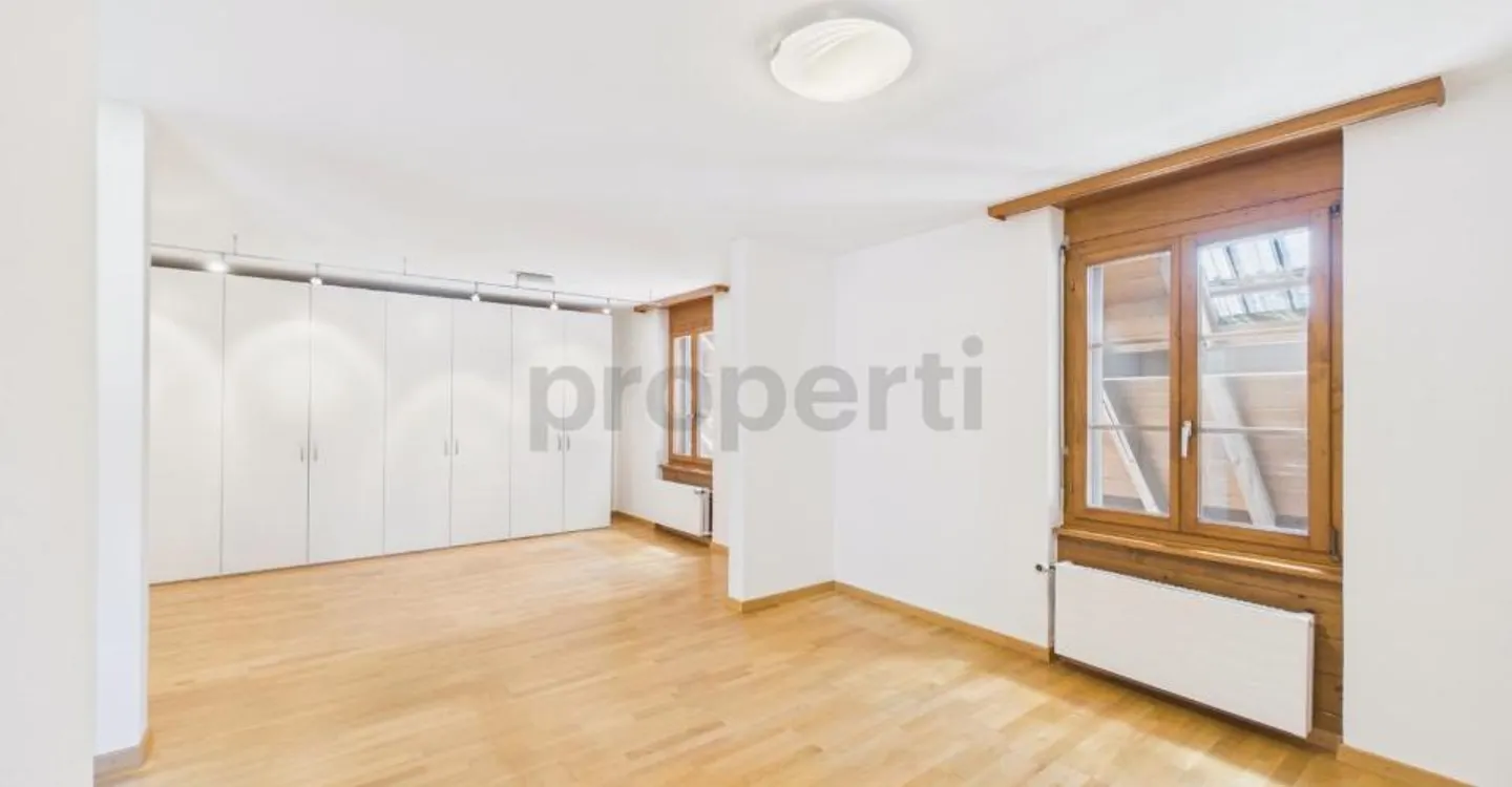 Appartamento moderno di 3,5 locali con ampia disposizione e area esterna soleggiata a Utzigen - Foto 6 di 11