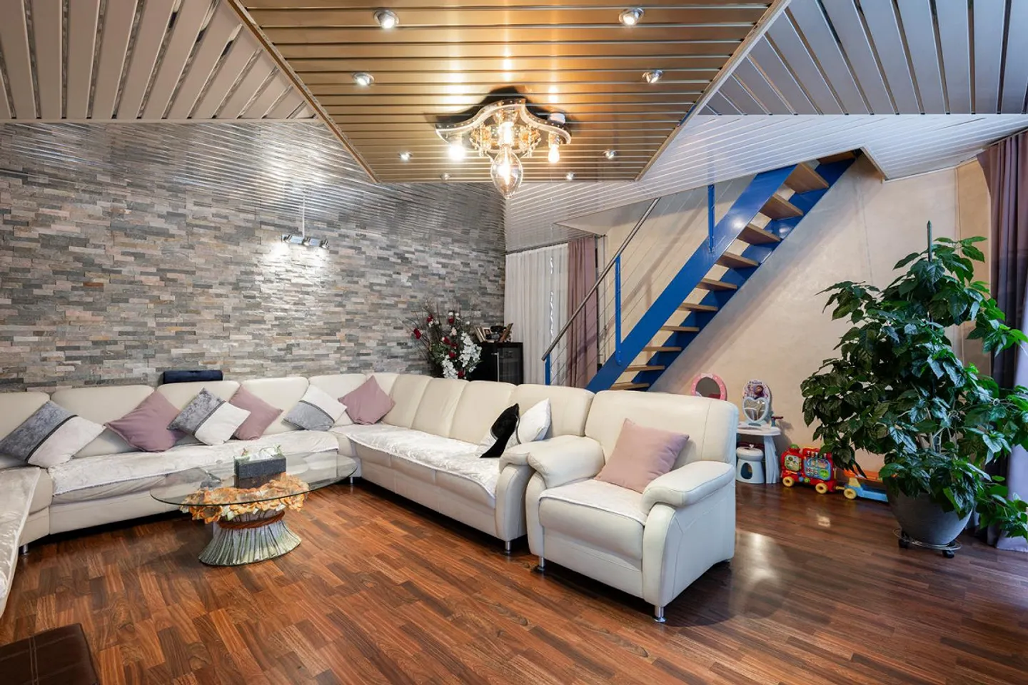 Wohnen und Arbeiten vereint – 6.5 Zimmer Duplex mit Büro - Foto 9 von 11