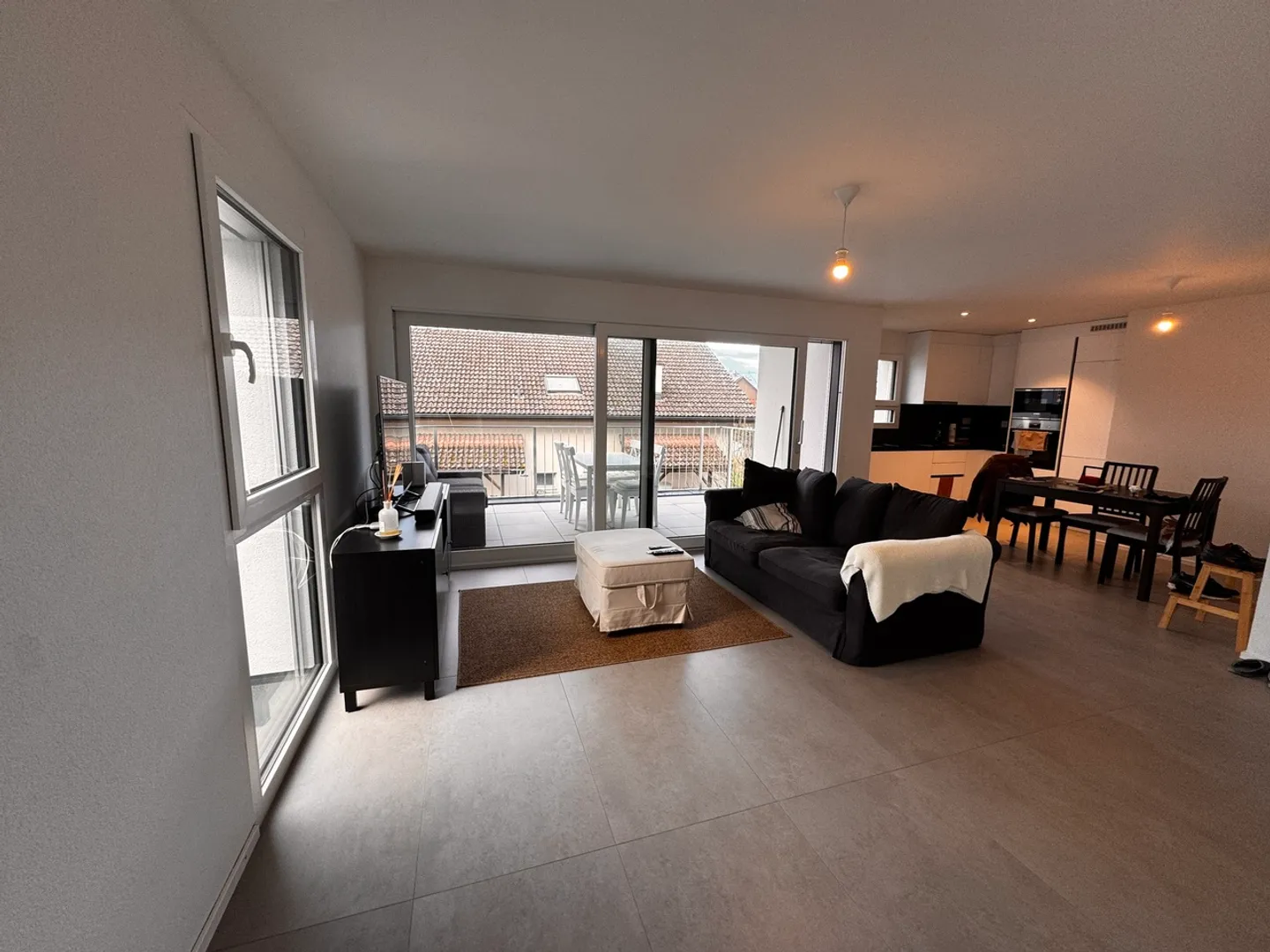 Portalban, à louer, appartement de 2.5 pièces, 57 m2 avec loggia - Foto 2 von 6