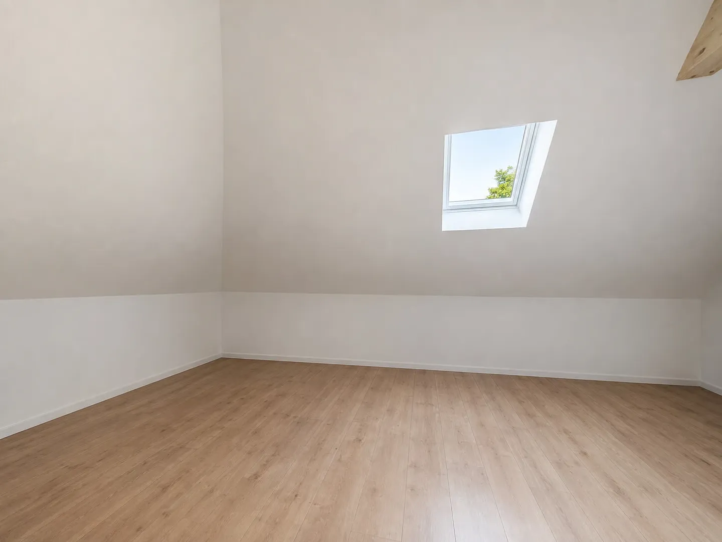 Geräumige Wohnung mit grosser Terrasse - Foto 7 von 8