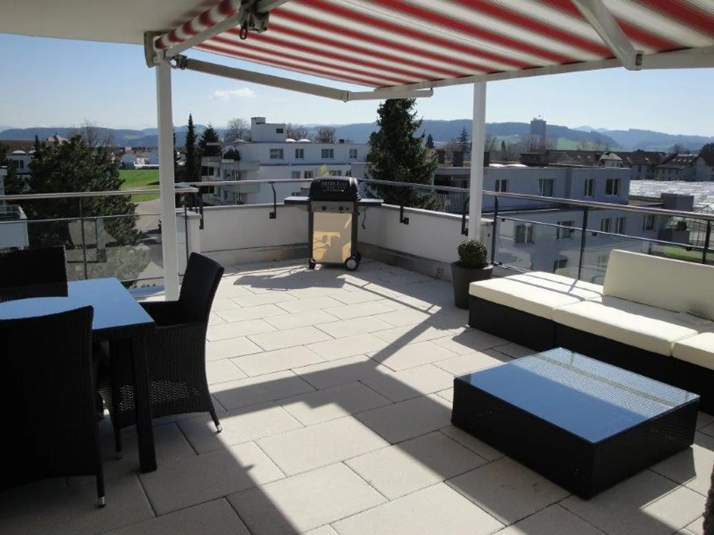 Attikawohnung mit grosser Terrasse - Foto 8 von 9