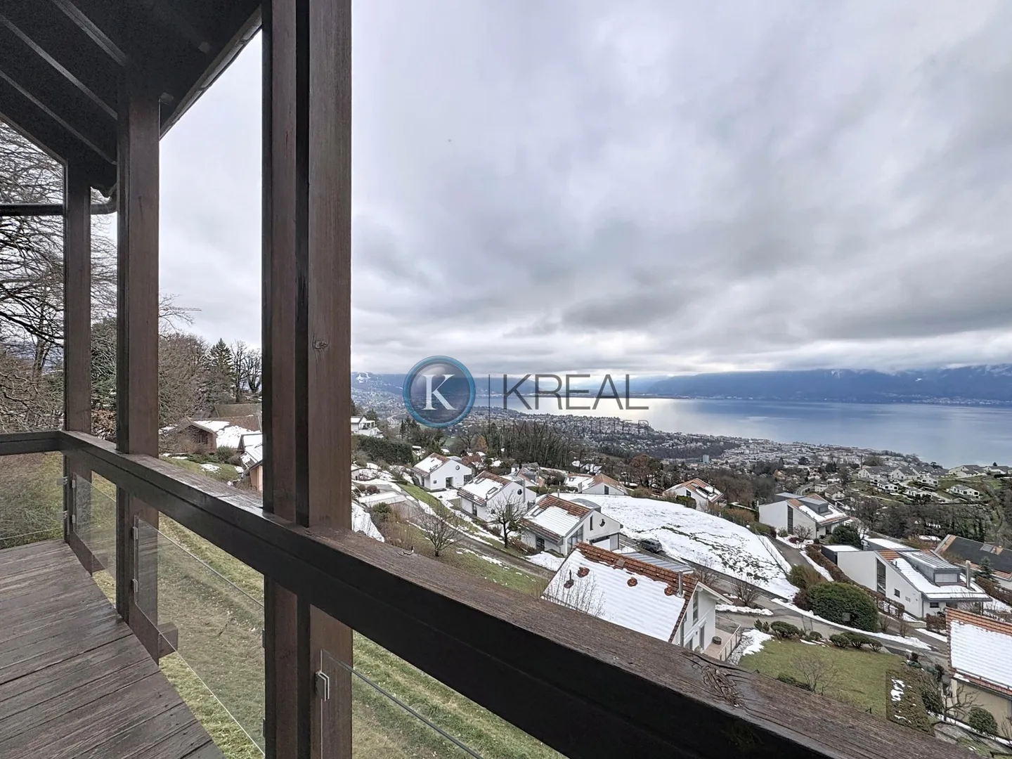 Hochwertige Wohnung in einem Doppelhaus mit außergewöhnlichem Blick - Foto 5 von 9