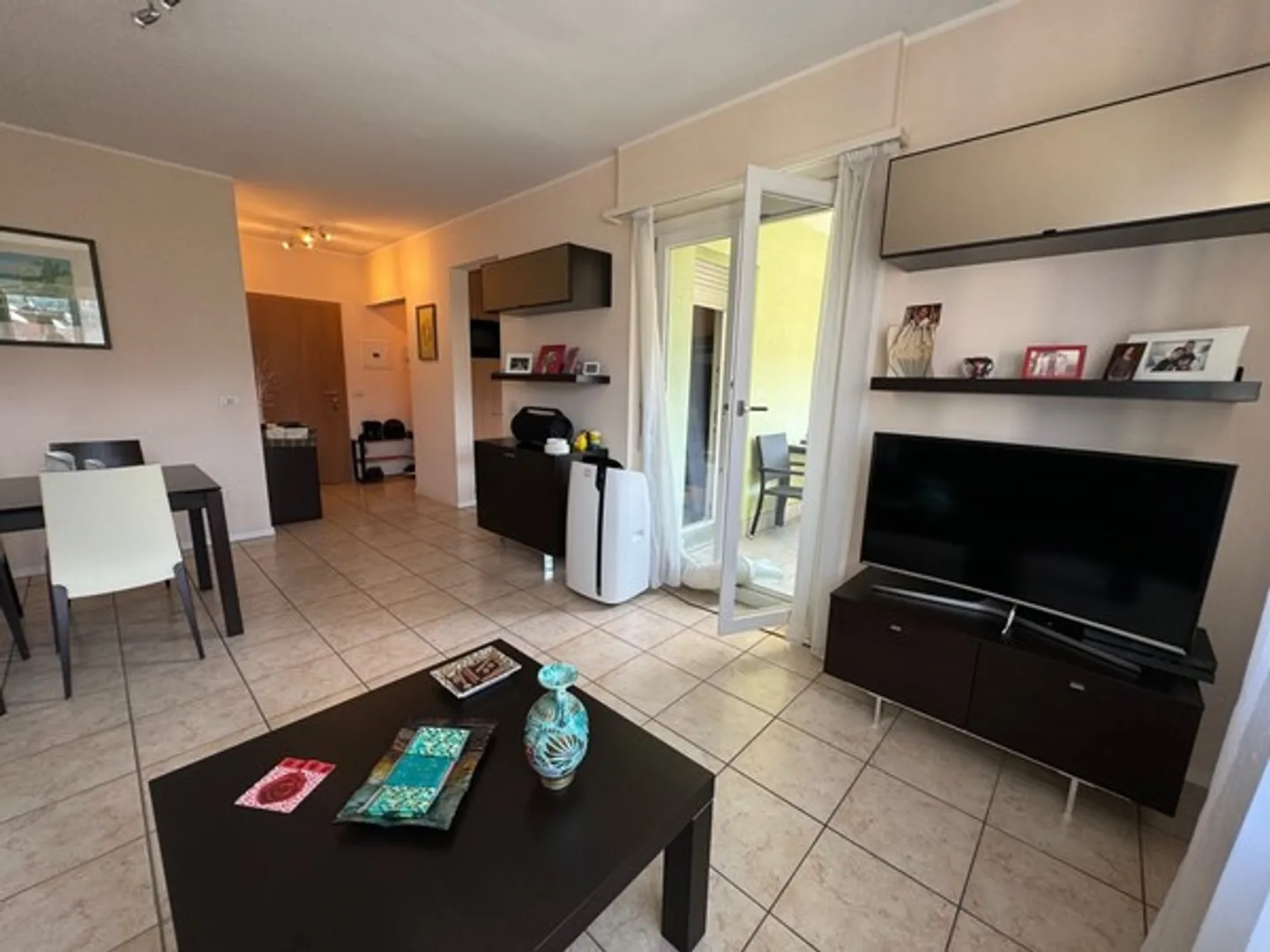 Nous vendons un appartement de 2,5 pièces au 1er étage - Photo 2 sur 9