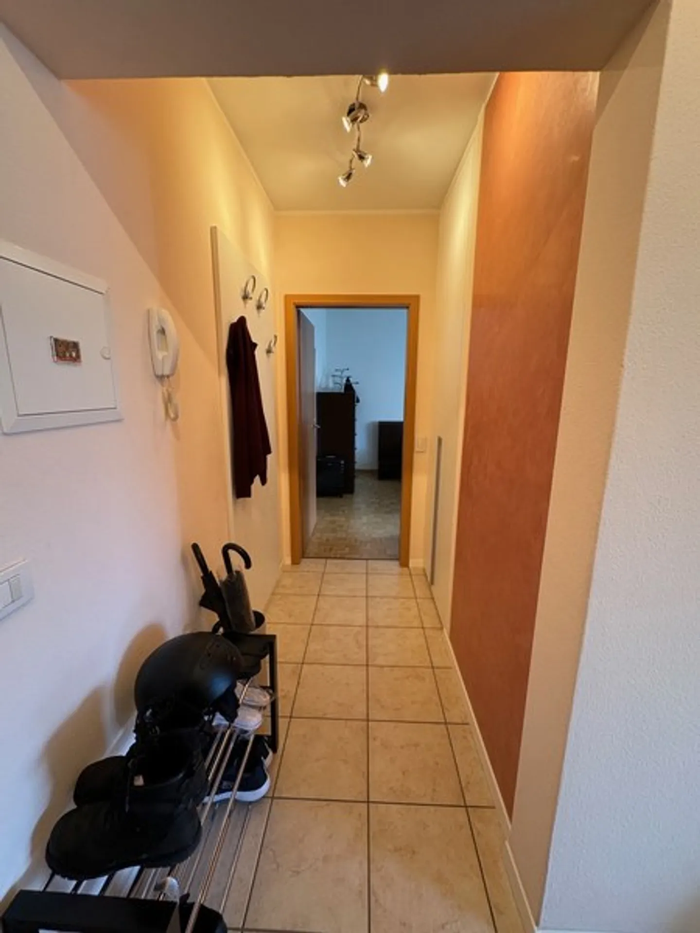 Nous vendons un appartement de 2,5 pièces au 1er étage - Photo 3 sur 9
