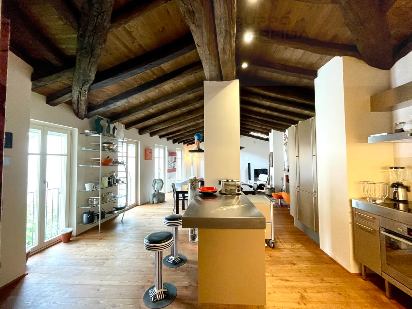 FANTASTICO ATTICO NEL CENTRO STORICO - Foto 2 di 16