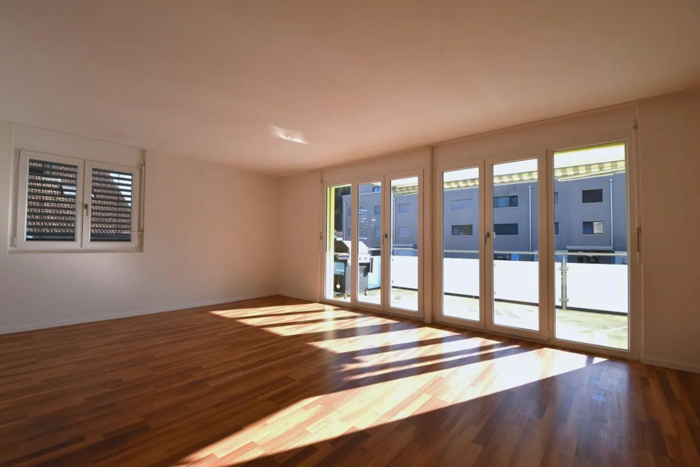 Attraktive, moderne 3.5 Zimmerwohnung in attraktiver Wohngemeinde - Foto 3 von 8