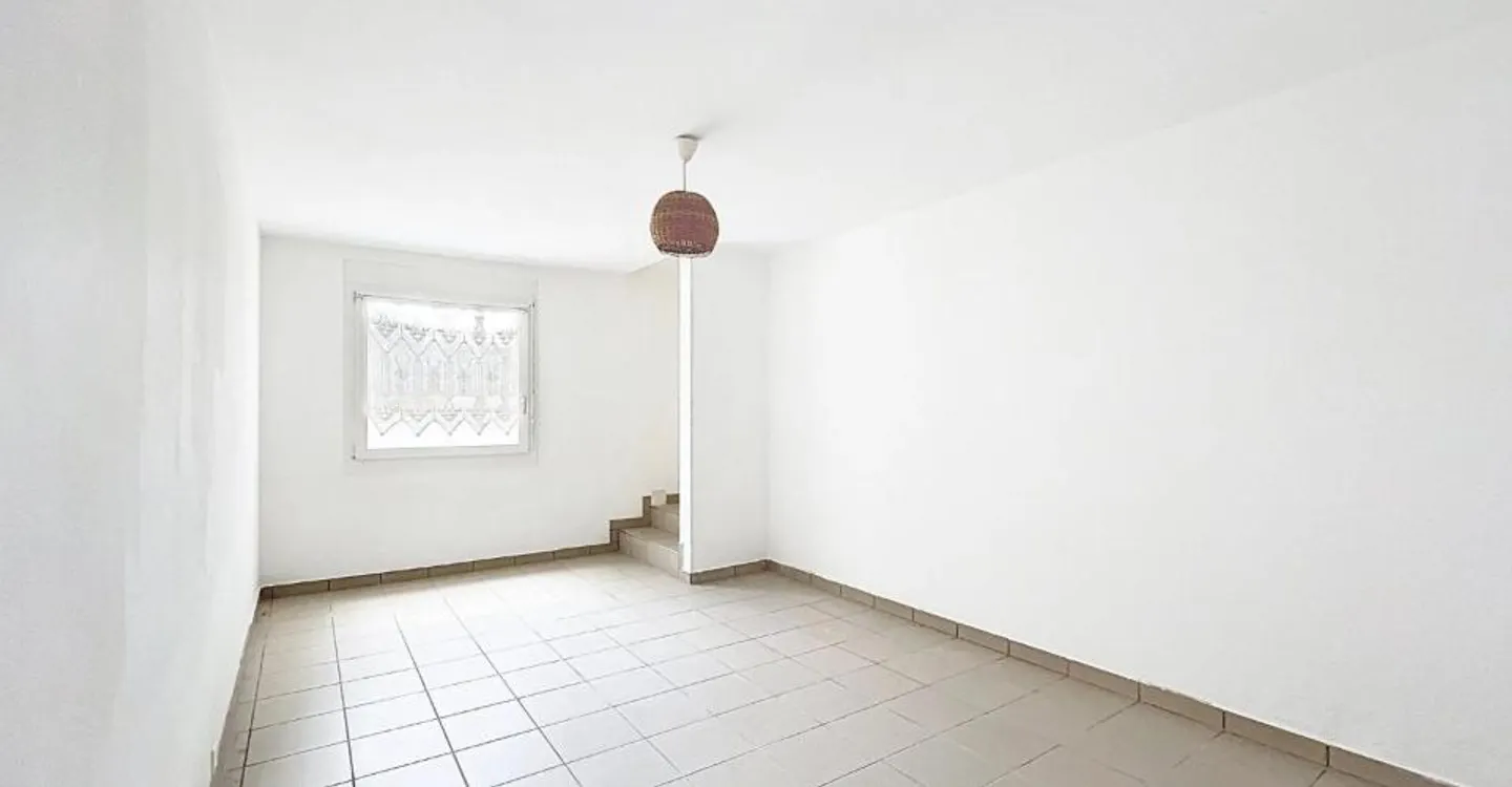 Villa di architetto con terrazza di 100m2 e vista panoramica sul lago, a soli 10 minuti a piedi dal centro di Arzier - Foto 8 di 11