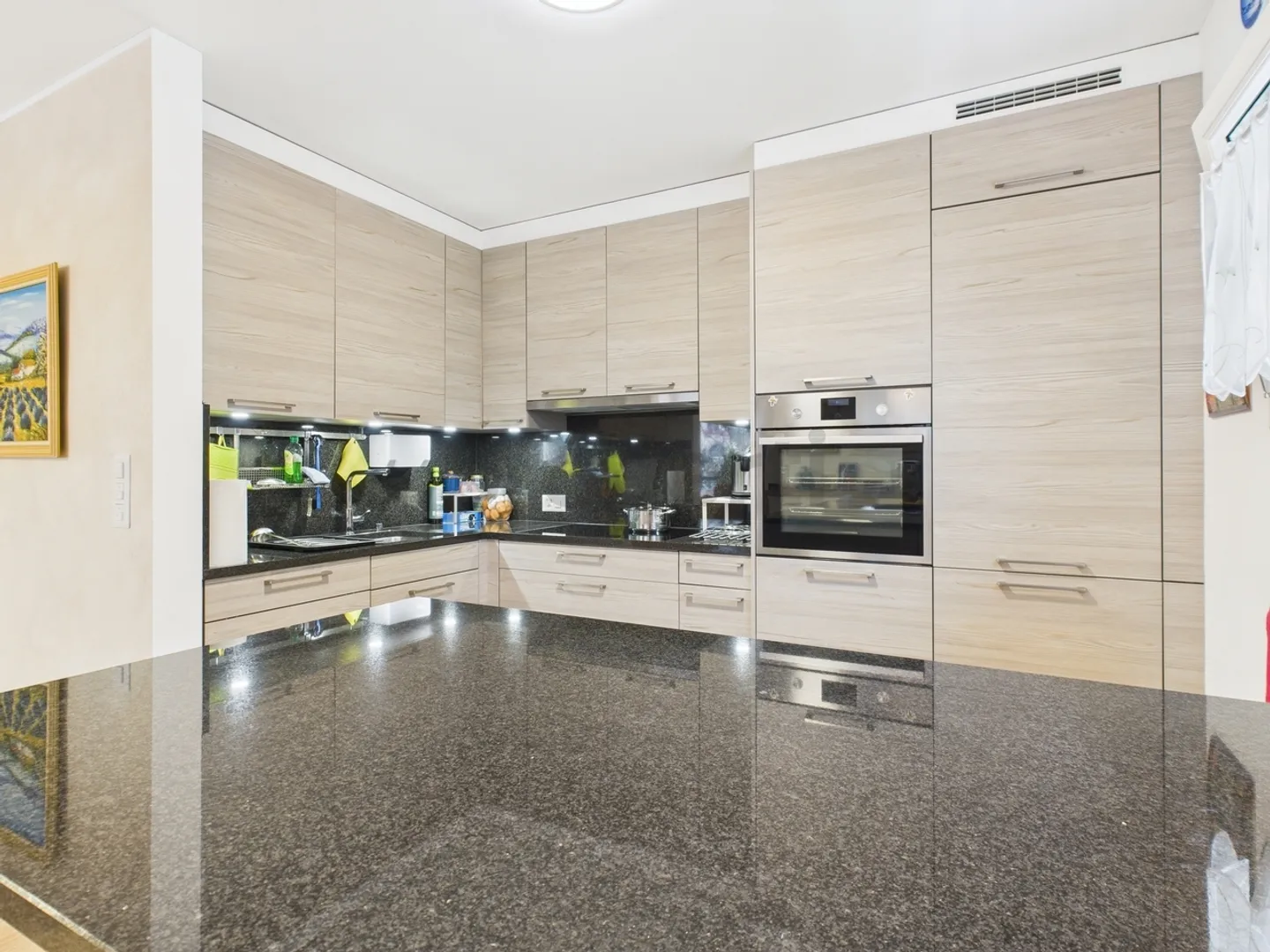 Elegante Appartamento nel Cuore di Lugano: Comfort e Stile in Posizione Privilegiata - Foto 4 di 10