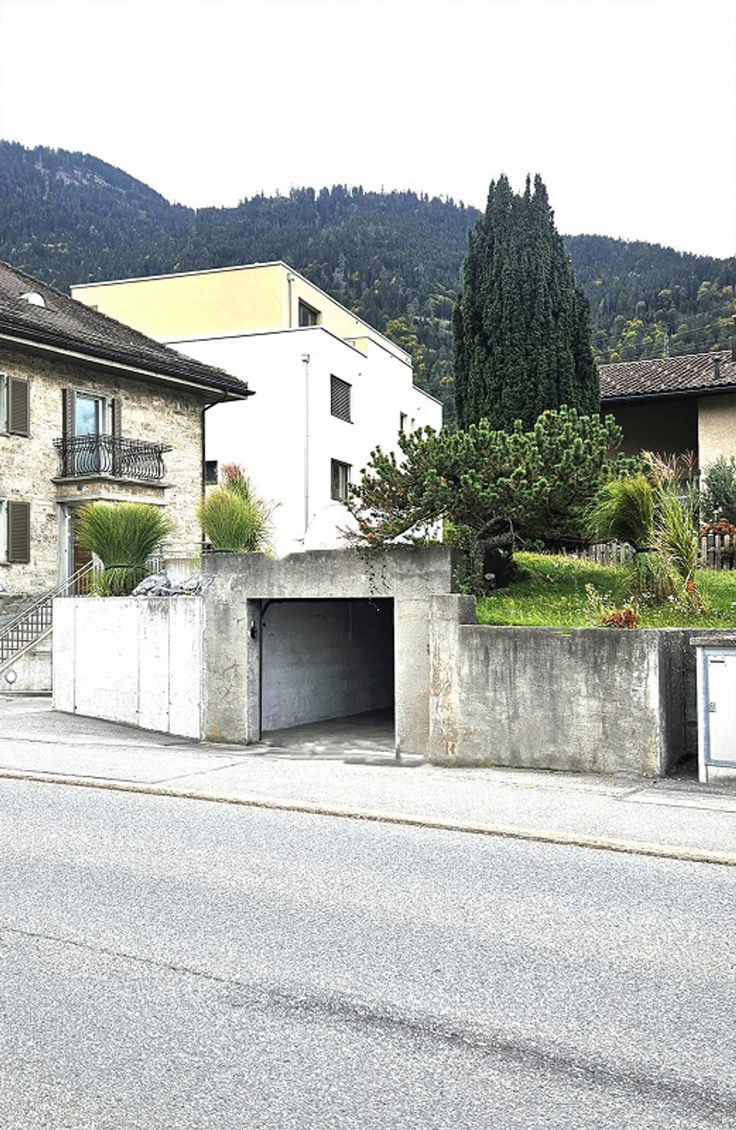 Single Garage and Outdoor Parking - Photo 3 of 4
