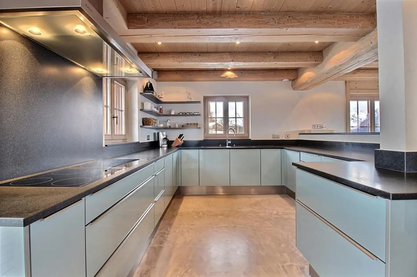 Exceptional chalet on the slopes - Photo 3 of 13