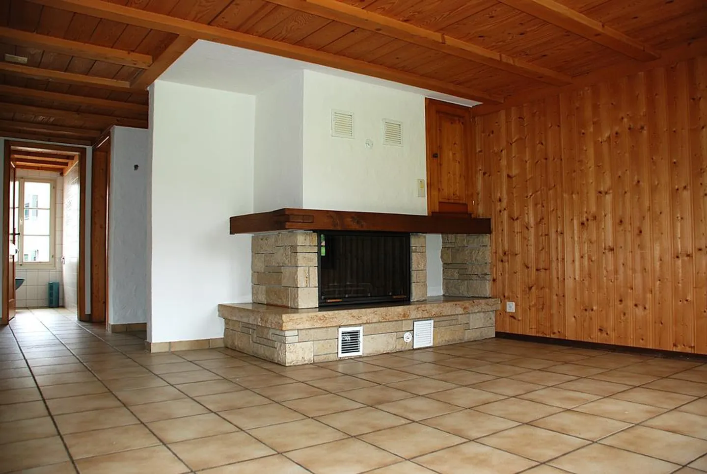 Charming 4.5-room apartment on the border of Einsiedeln - Photo 2 of 9