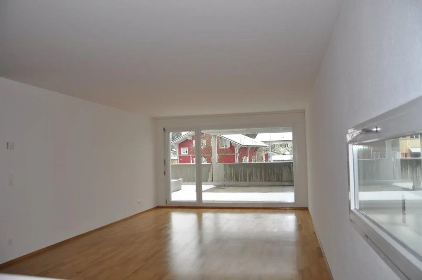 Close to the city in green: modern 3.5-room apartment with terrace, 1st floor - Photo 3 of 9