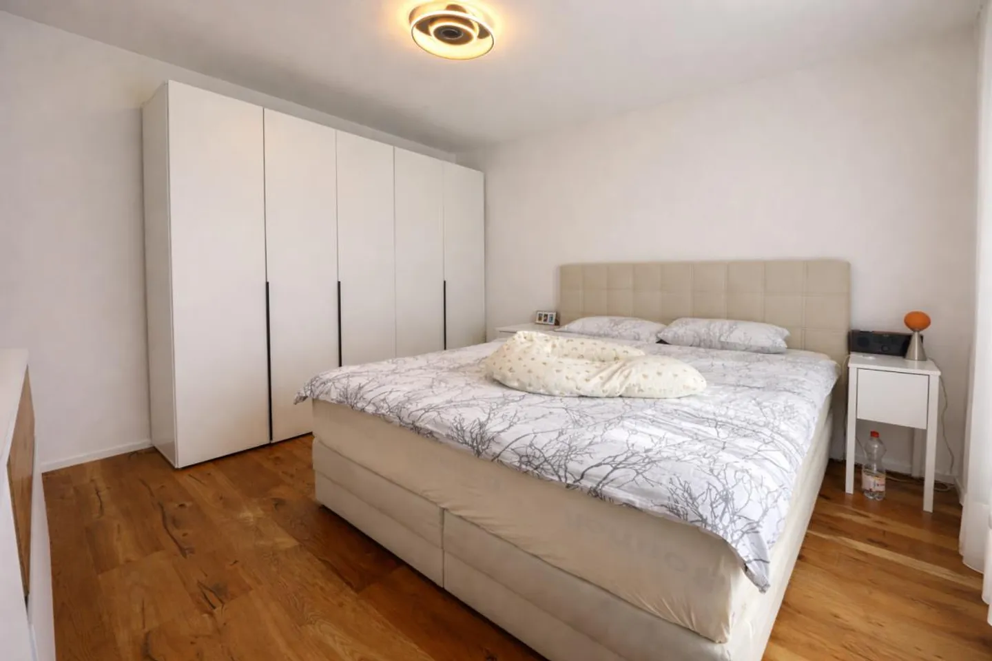 LIGHT-FLOODED, COMPACT, CHARMING AND CENTRAL - Photo 4 of 7