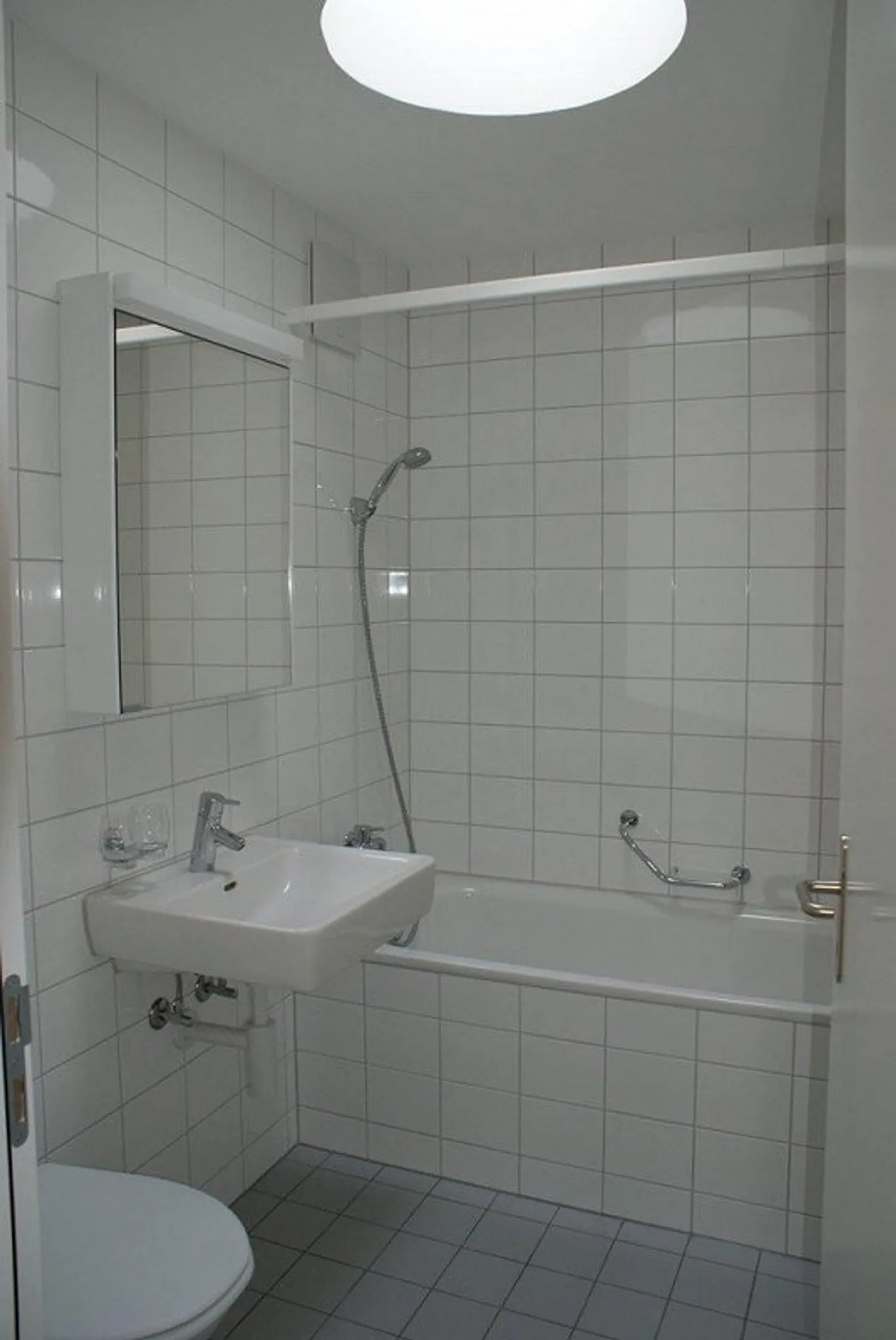 Close to the city in green: modern 3.5-room apartment with terrace, 1st floor - Photo 4 of 9