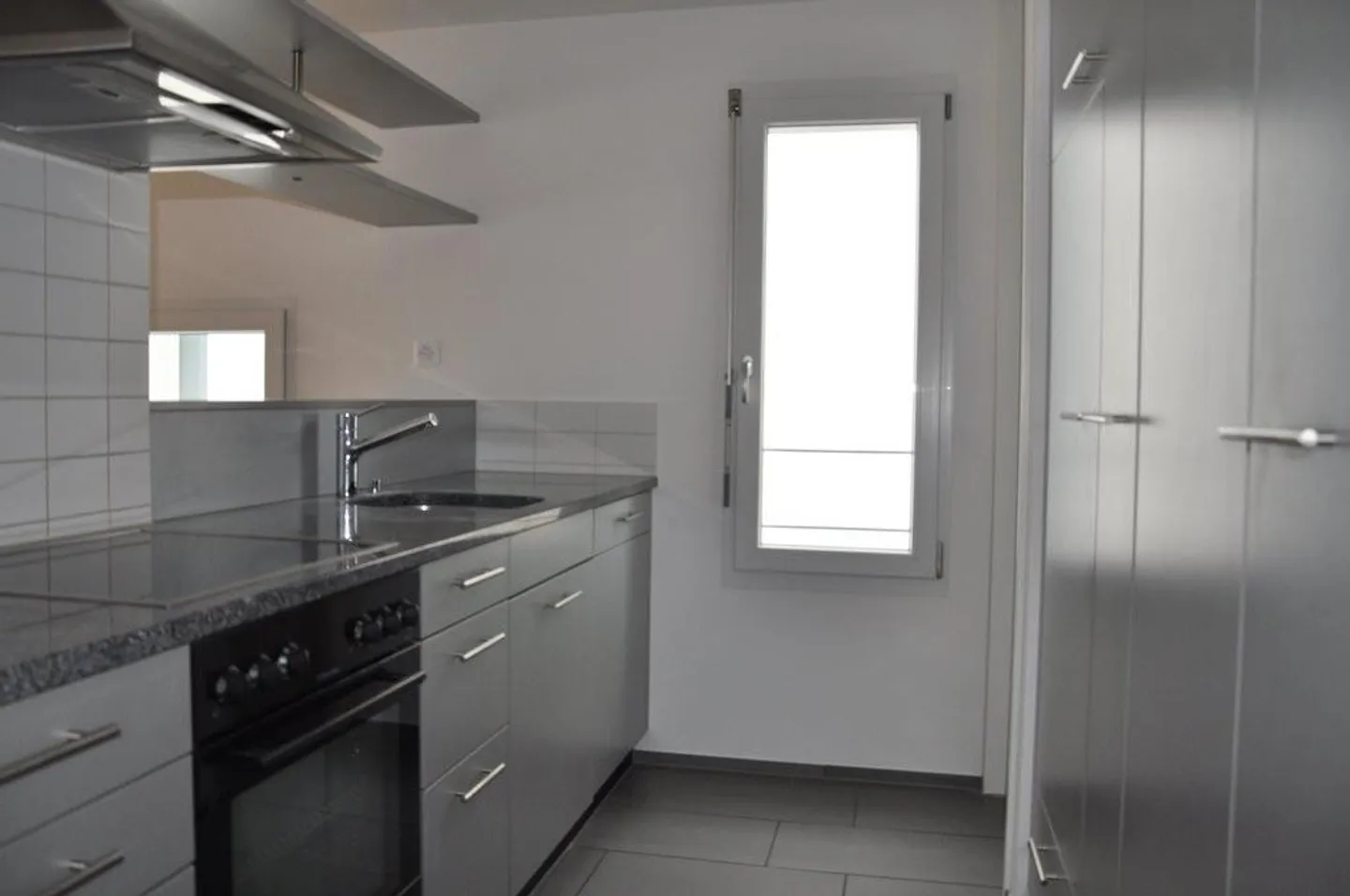 Close to the city in green: modern 3.5-room apartment with terrace, 1st floor - Photo 2 of 9