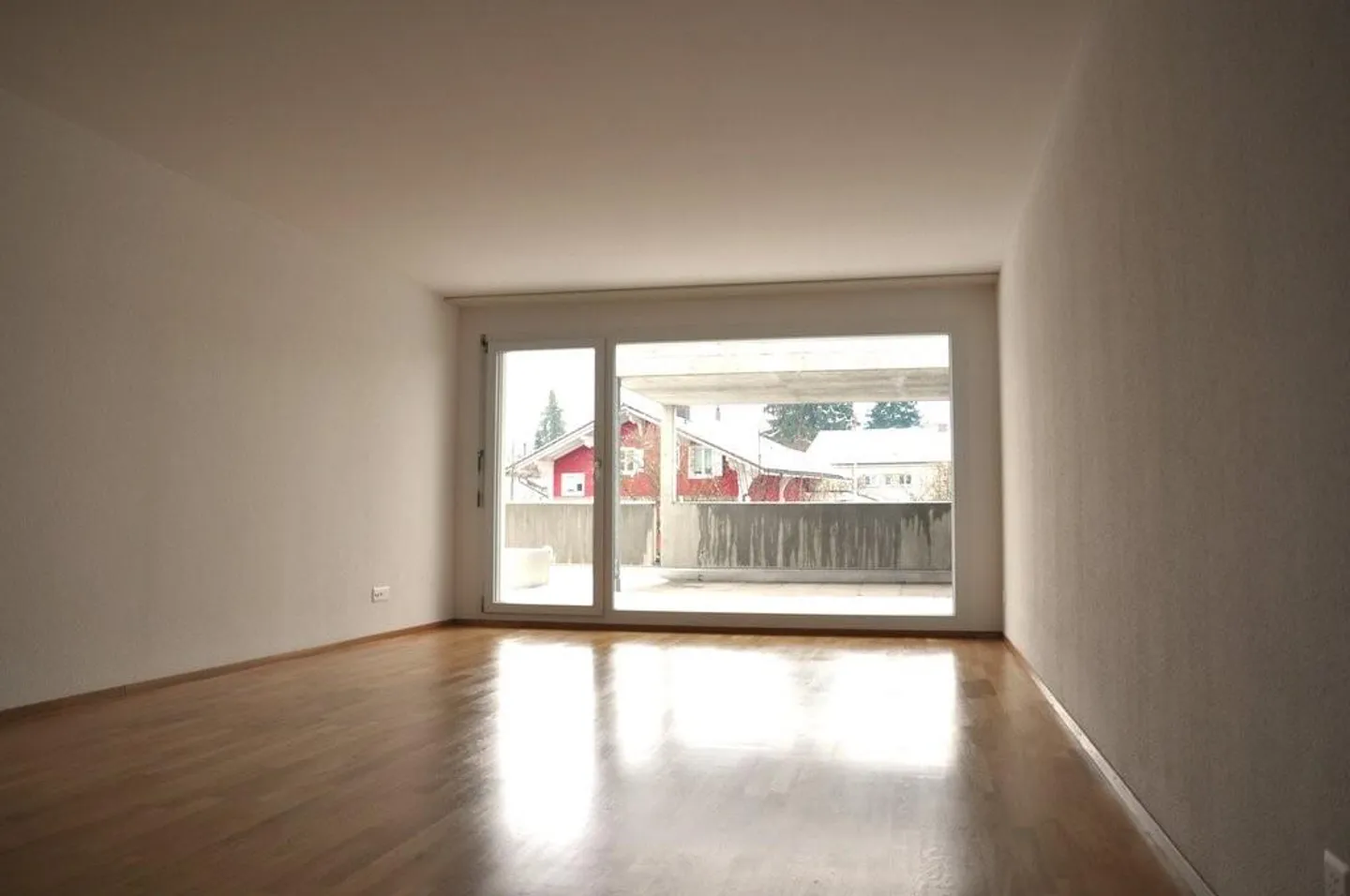 Close to the city in green: modern 3.5-room apartment with terrace, 1st floor - Photo 6 of 9