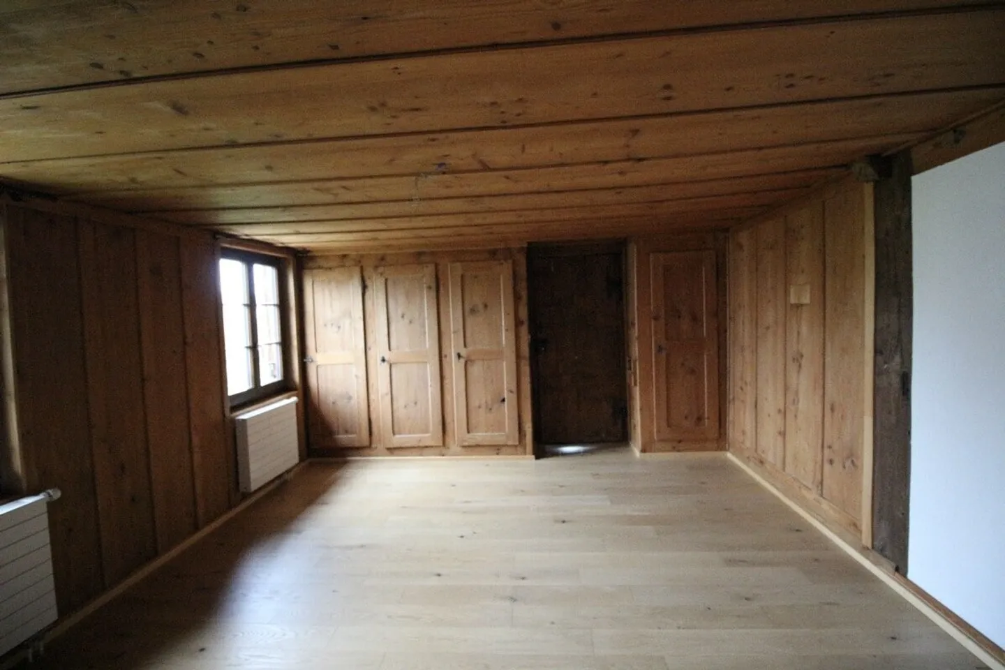 SUPERB AND SPACIOUS 2.5 ROOMS IN A RENOVATED FARM - Photo 5 of 13
