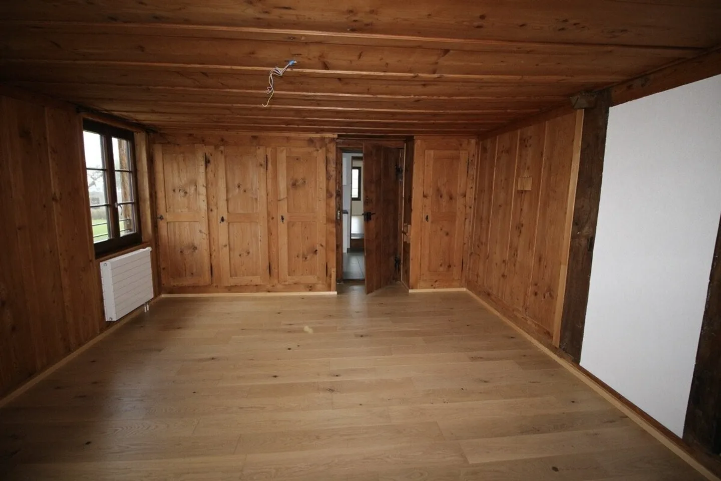SUPERB AND SPACIOUS 2.5 ROOMS IN A RENOVATED FARM - Photo 6 of 13