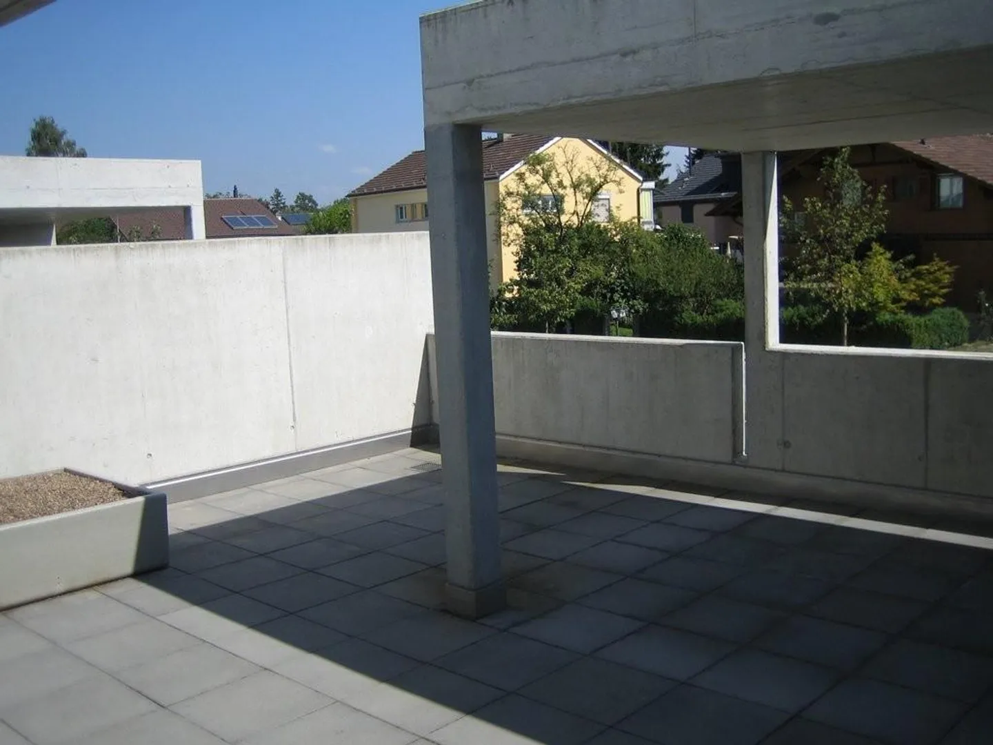 Close to the city in green: modern 3.5-room apartment with terrace, 1st floor - Photo 8 of 9