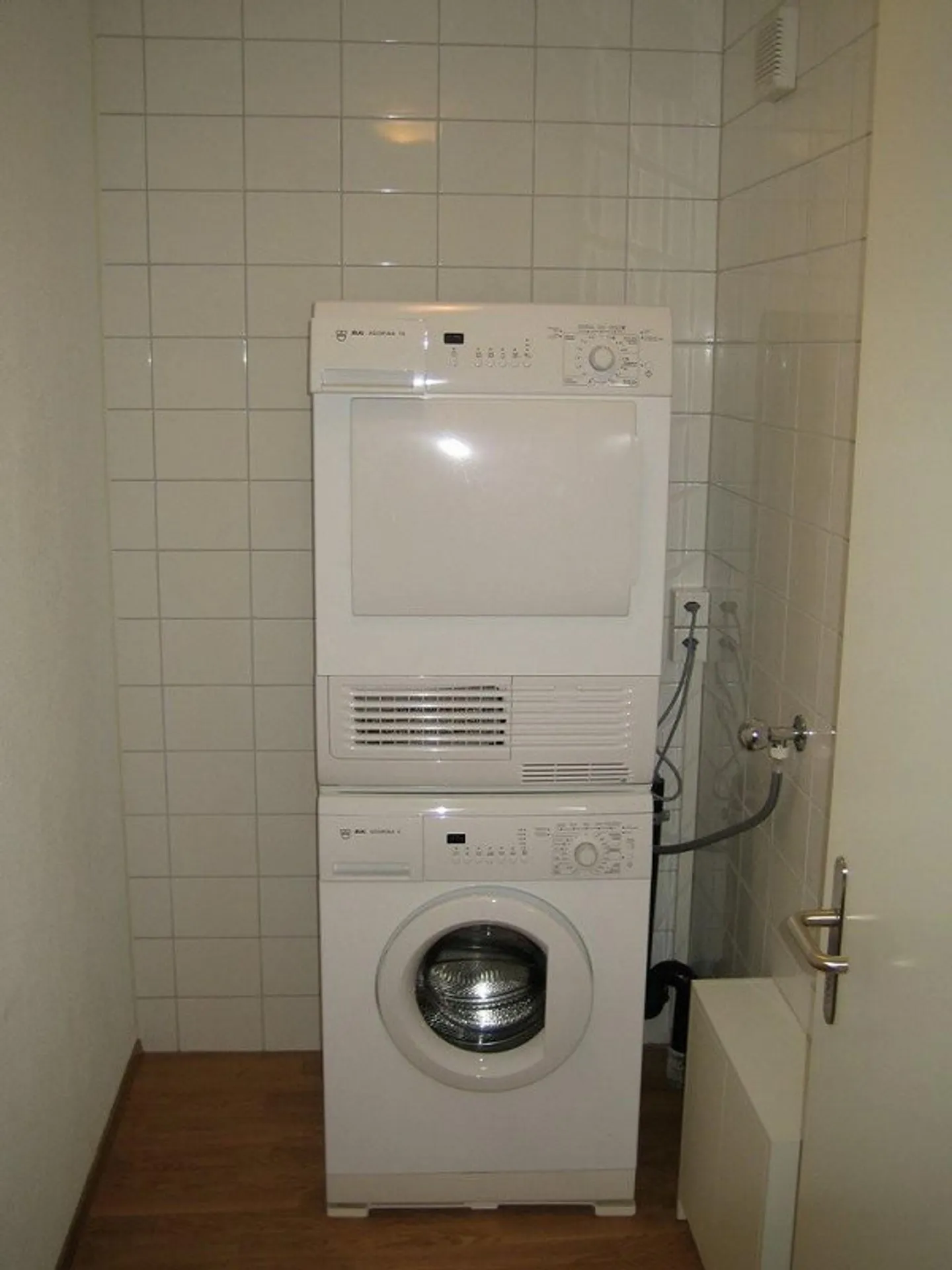 Close to the city in green: modern 3.5-room apartment with terrace, 1st floor - Photo 9 of 9