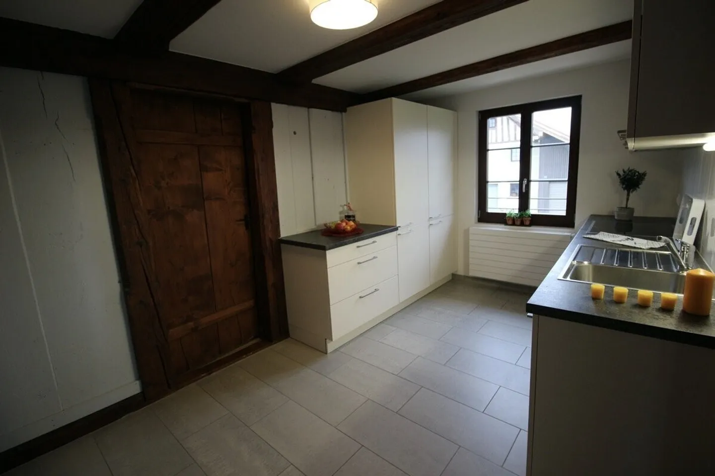 SUPERB AND SPACIOUS 2.5 ROOMS IN A RENOVATED FARM - Photo 9 of 13