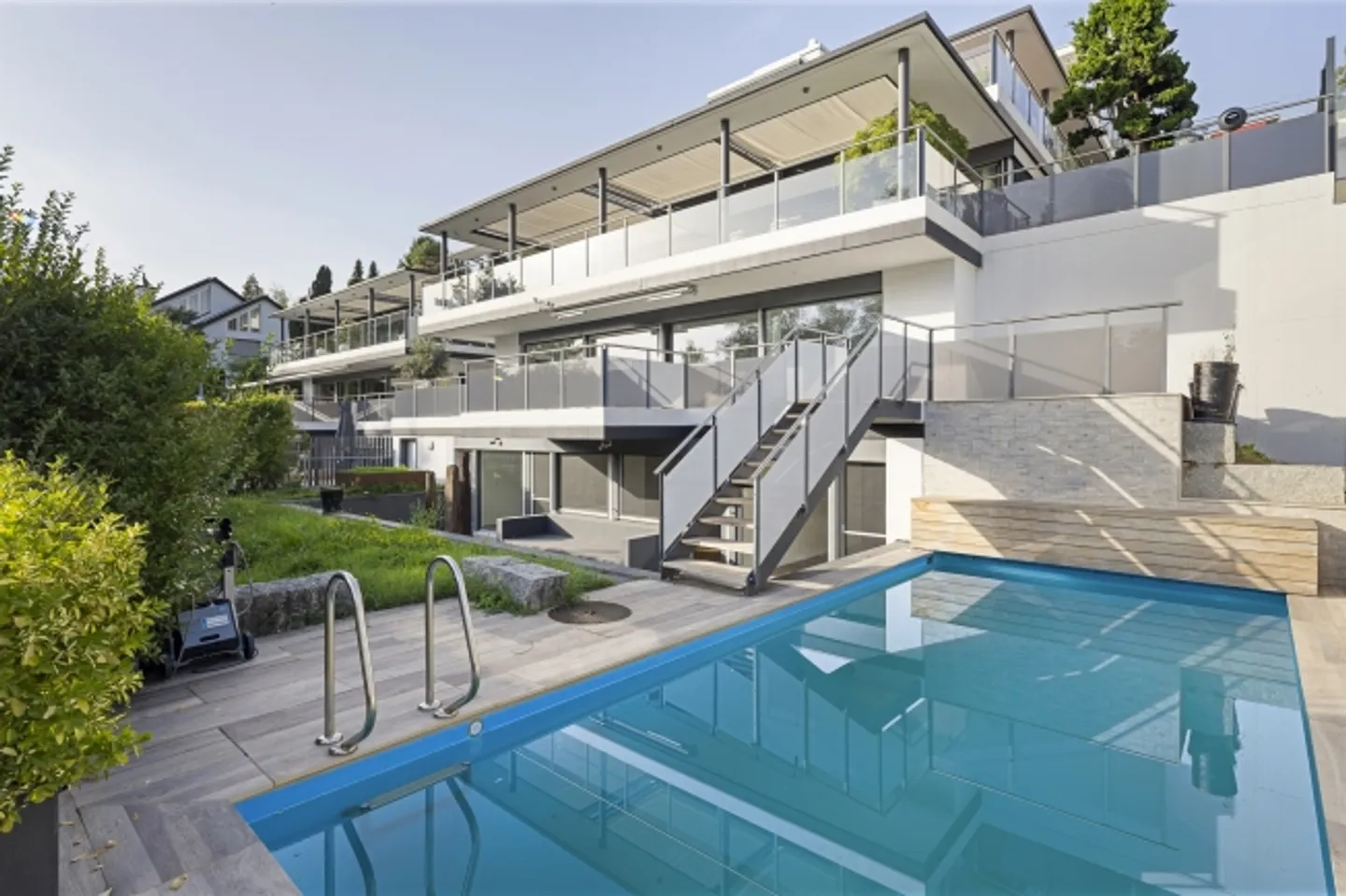 Vivere con piscina, grande terrazza e vista sulla Limmat - Foto 1 di 15