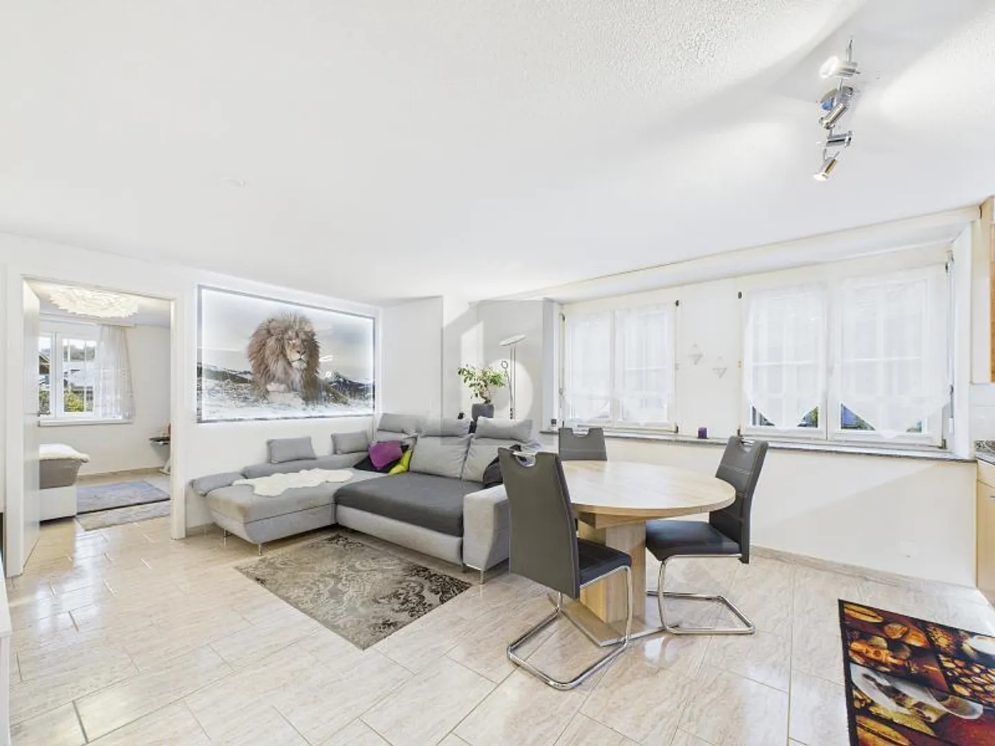 Stylé dans un environnement verdoyant - Photo 1 sur 6