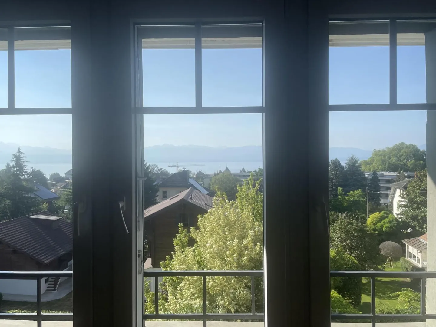 LARGE 2.5 ROOM FURNISHED WITH LAKE VIEW - Photo 2 of 7