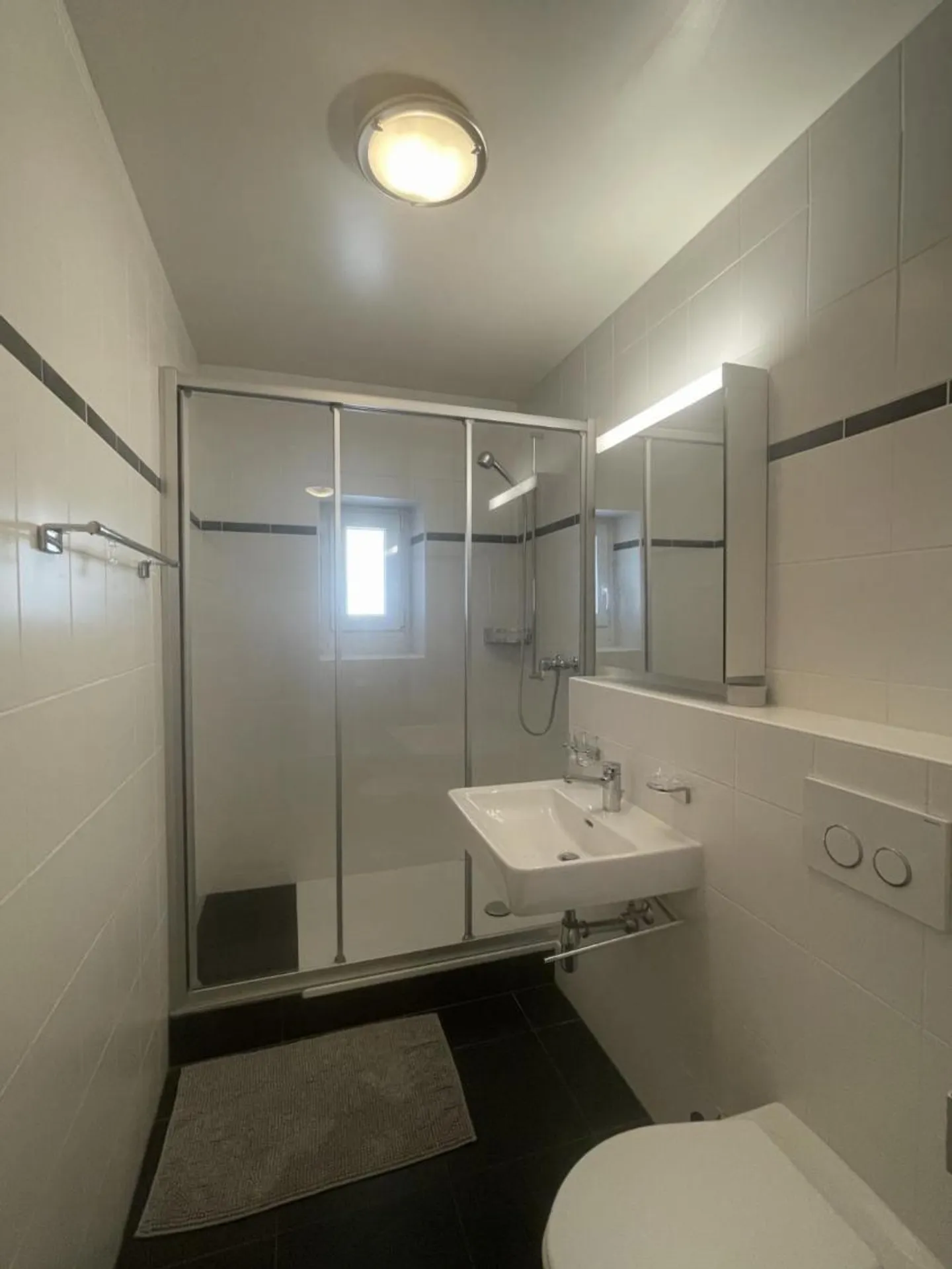 LARGE 2.5 ROOM FURNISHED WITH LAKE VIEW - Photo 3 of 7