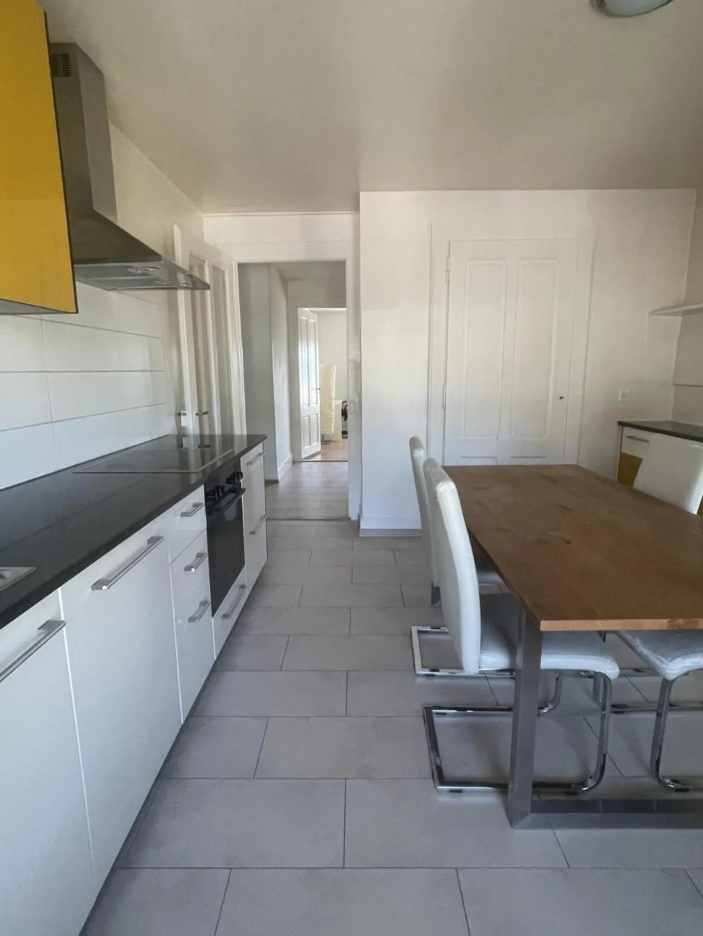 LARGE 2.5 ROOM FURNISHED WITH LAKE VIEW - Photo 6 of 7