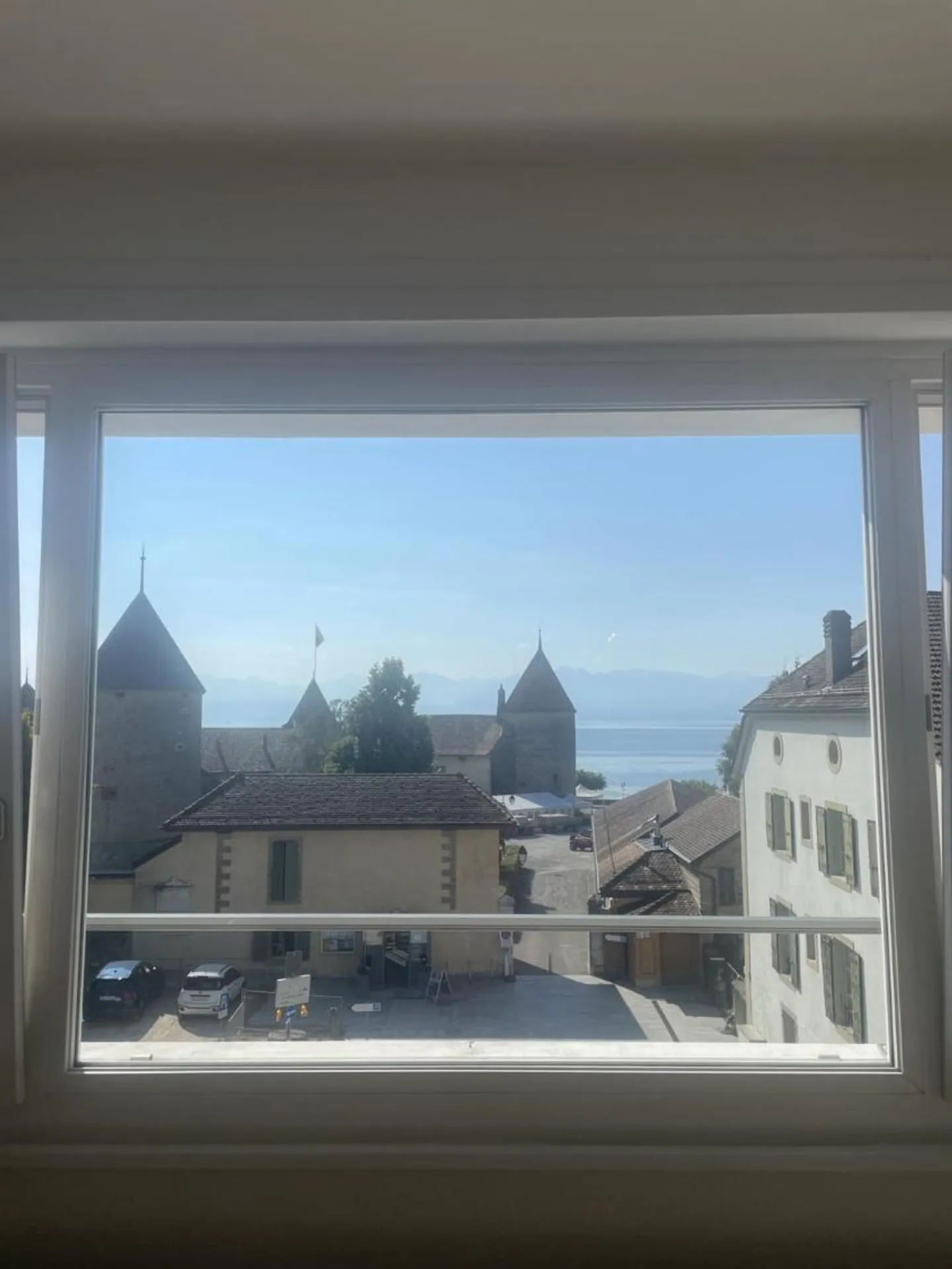 2.5 ROOM APARTMENT WITH LAKE VIEW AND CASTLE VIEW - Photo 3 of 8