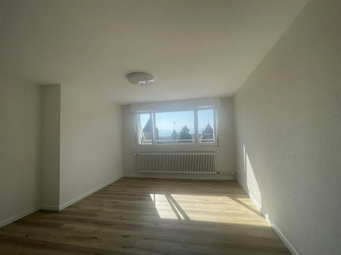 2.5 ROOM APARTMENT WITH LAKE VIEW AND CASTLE VIEW - Photo 1 of 8