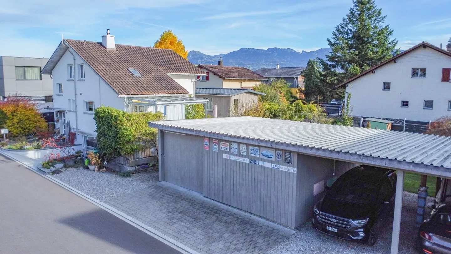 6.5-room single-family house, workshop, garden - Photo 1 of 12