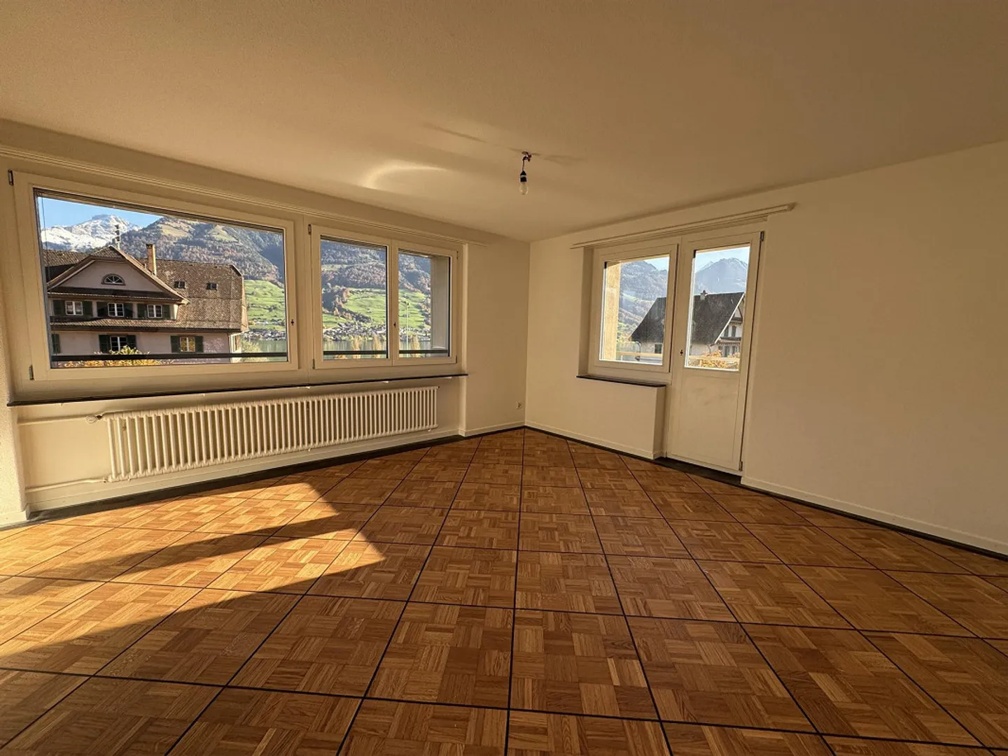 Ancienne Poste de Wilen - appartement rénové de 3,5 pièces avec vue sur le lac - Photo 1 sur 8