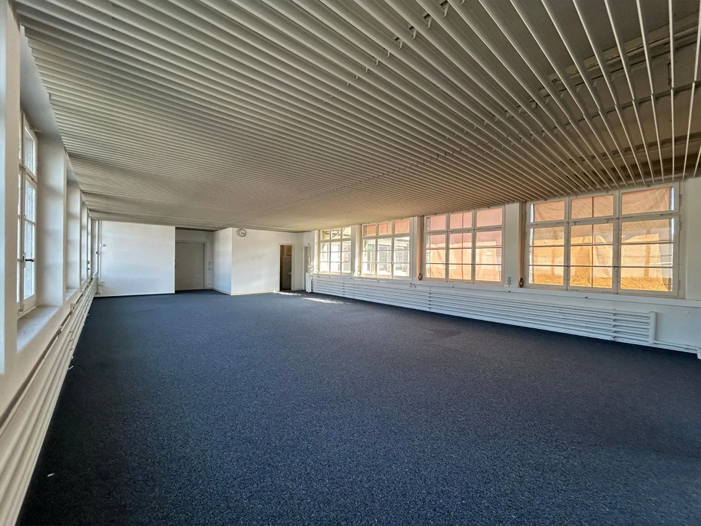 Ampio spazio commerciale luminoso di 70m2 per utilizzo temporaneo - Foto 1 di 4