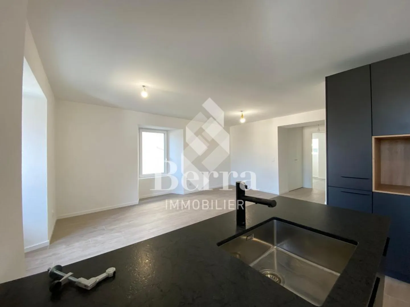 Duplex de 4.5 pièces + parcelle constructible de 400 m2 - Photo 2 sur 13