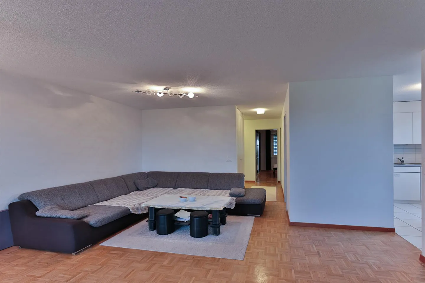 Central, spacious 4½-room apartment - Photo 4 of 10