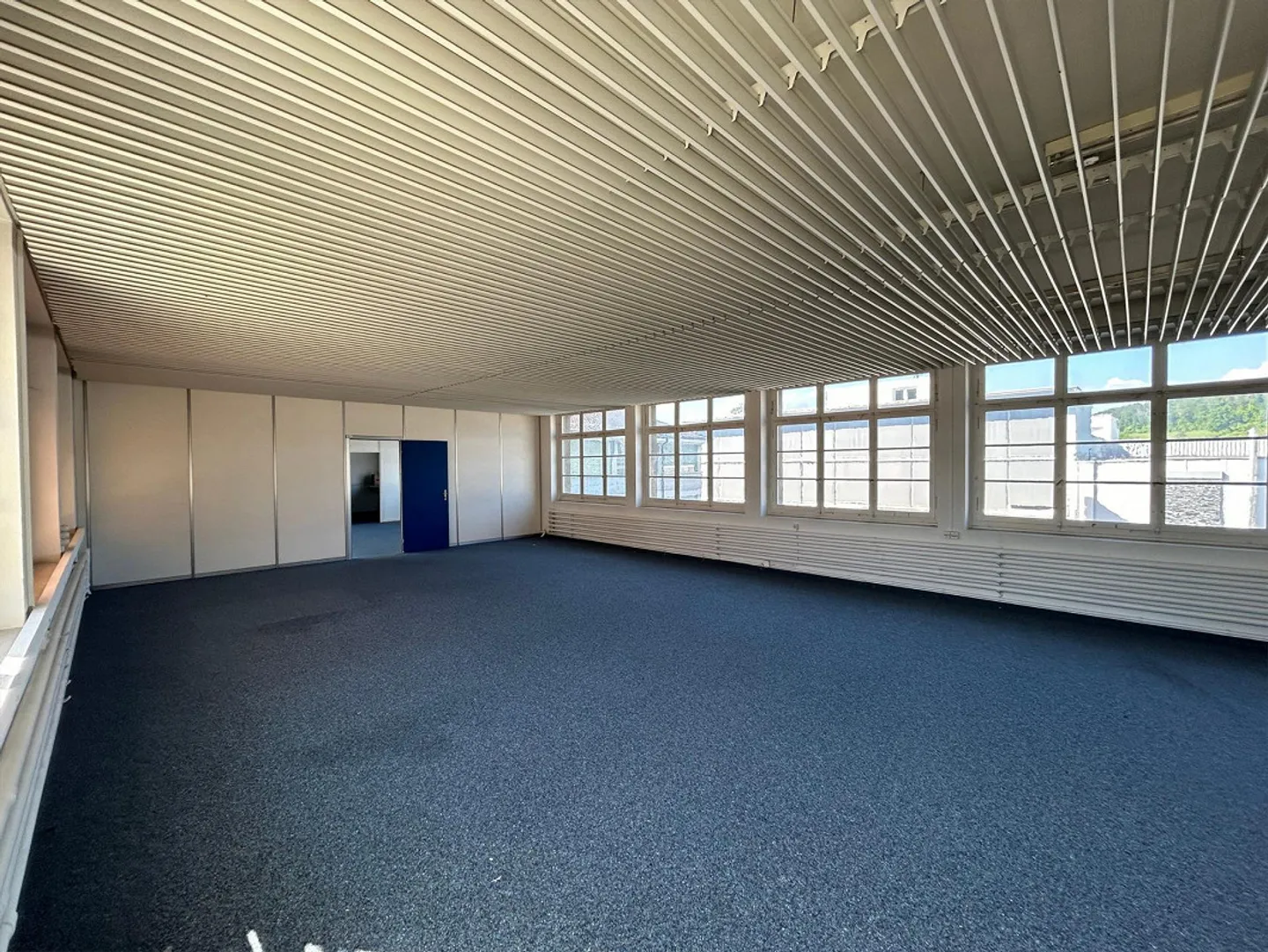 Ampio spazio commerciale luminoso di 70m2 per utilizzo temporaneo - Foto 2 di 4