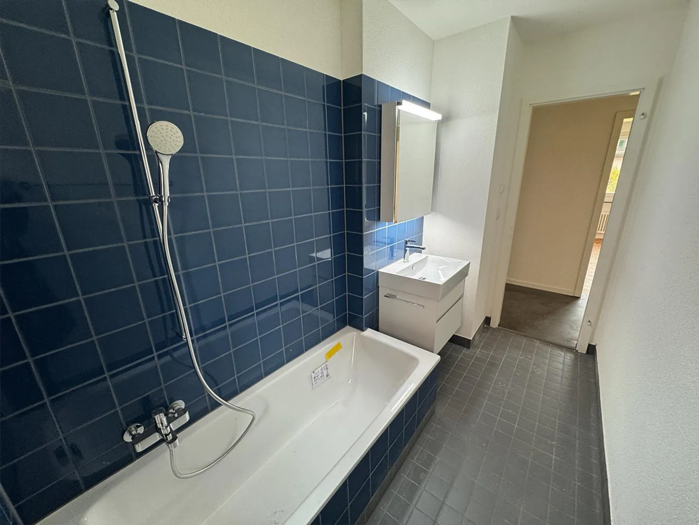 Ancienne Poste de Wilen - appartement rénové de 4,5 pièces avec espace jardin - Photo 5 sur 6