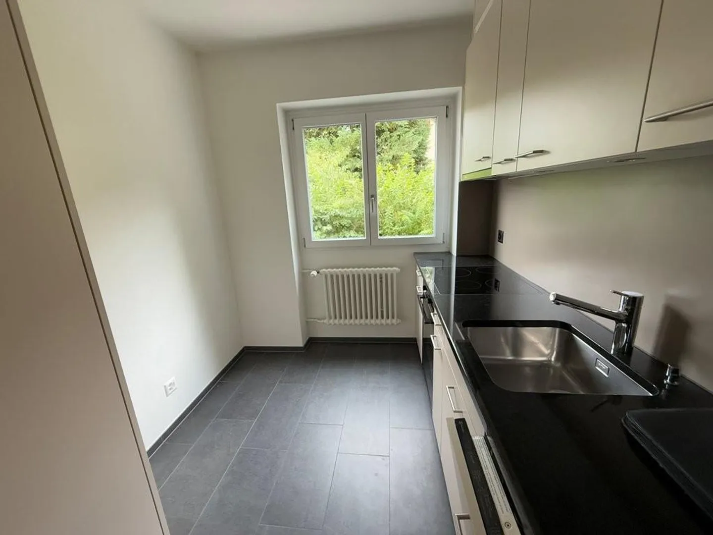 Modern Living in Liebefeld - Photo 2 of 10