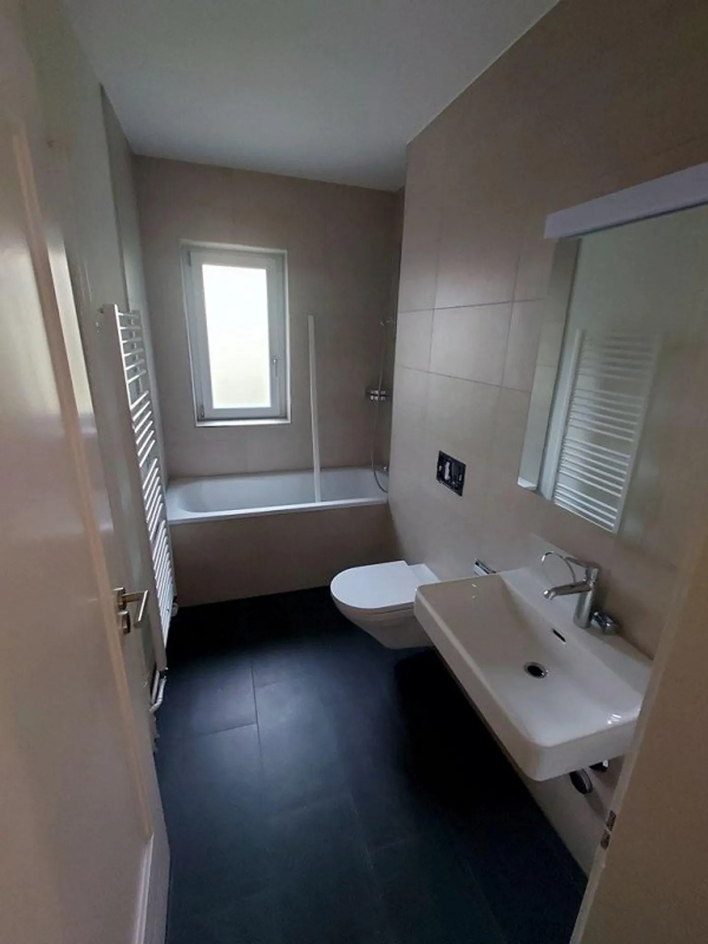 Modern Living in Liebefeld - Photo 3 of 10