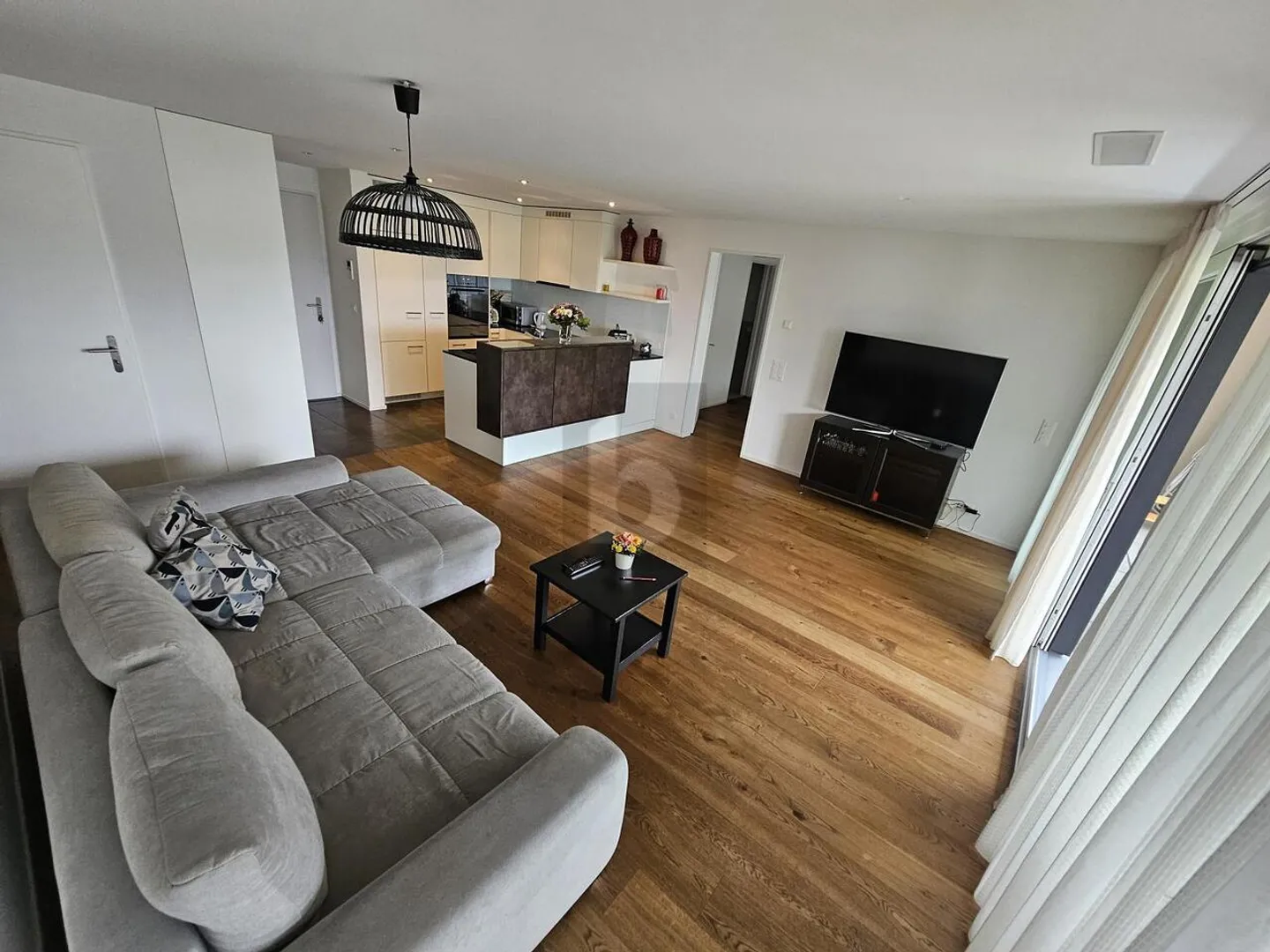 (RENT) TOP LOCATION MEETS QUIET AND FAR-SIGHT - Photo 2 of 6
